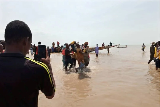 Vụ chìm thuyền ở Nigeria khiến hơn 70 người thiệt mạng