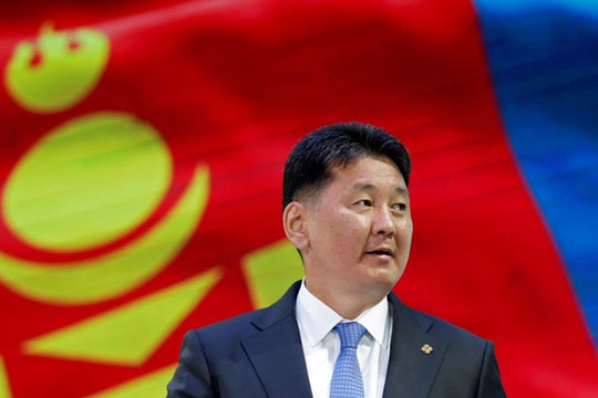 Chủ tịch nước Nguyễn Xuân Phúc gửi điện mừng tân Tổng thống Mông Cổ