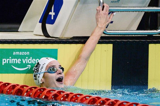 Kình ngư Australia McKeown phá kỷ lục thế giới 100m bơi ngửa nữ