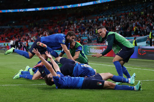 Italia nhọc nhằn vào tứ kết Euro 2020