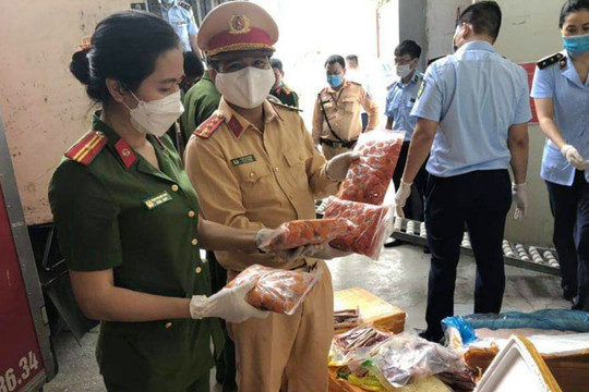 Ngăn chặn hơn 10 tấn thực phẩm không rõ nguồn gốc chuẩn bị vào tiêu thụ tại Hà Nội
