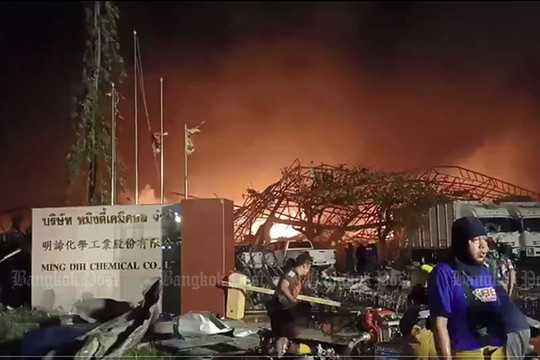 Nổ nhà máy hóa chất kinh hoàng tại Thái Lan