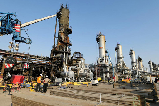 Từ chối gia hạn kiềm chế sản lượng dầu thô: Thị trường “vàng đen” lại nóng