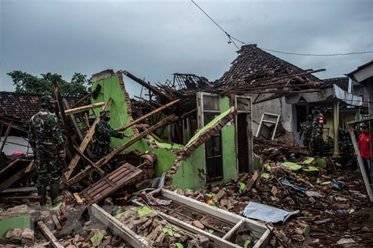 Indonesia: Động đất 6,1 độ làm rung chuyển bờ biển đảo Sulawesi