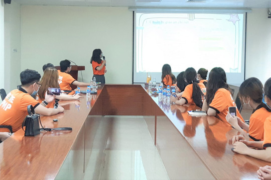 Ra quân chiến dịch thanh niên tình nguyện dạy tiếng Anh cho học sinh Hà Nội