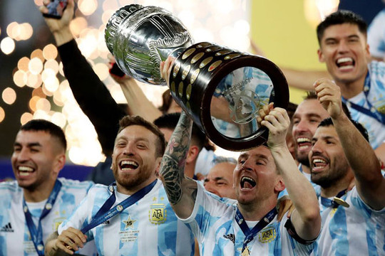 Messi giành 2 danh hiệu cá nhân tại Copa America 2021