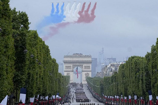 Lễ diễu binh mừng Quốc khánh Pháp đậm sắc màu chống Covid-19