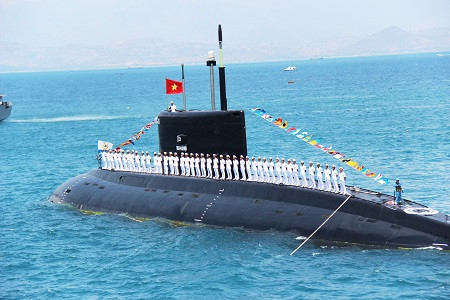 Cán bộ, thủy thủ tàu ngầm 182 - Hà Nội ủng hộ phòng, chống dịch