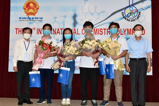 Học sinh Việt Nam giành 3 Huy chương vàng tại Olympic hóa học quốc tế