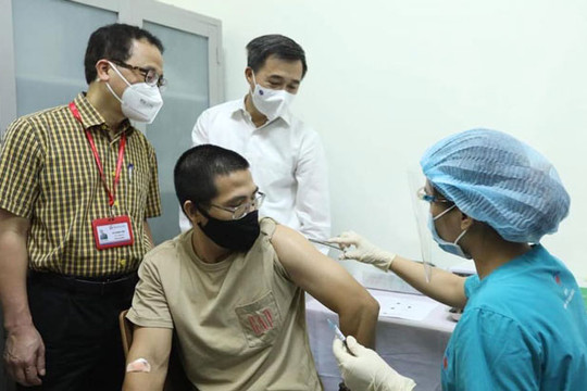 Những tình nguyện viên đầu tiên được tiêm vắc xin Covid-19 ''made in Vietnam'' sản xuất theo công nghệ Mỹ