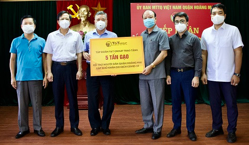 T&T Group và Ngân hàng SHB trao tặng 10 tấn gạo cho quận Hoàng Mai, Hà Nội