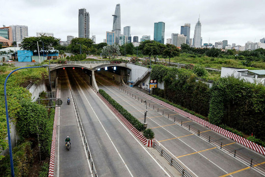 Thành phố Hồ Chí Minh giảm 85% lượng người và xe ra ngoài đường