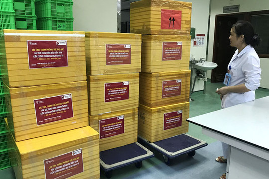 Thêm 2.000 đơn vị máu được chuyển từ Hà Nội vào thành phố Hồ Chí Minh chống dịch
