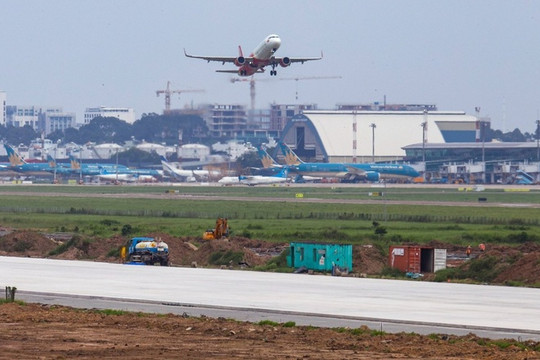 Dự án nâng cấp đường băng sân bay Tân Sơn Nhất thi công trở lại