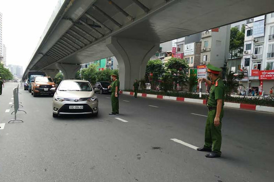 Công an thành phố Hà Nội triển khai thêm 6 tổ công tác kiểm tra giấy đi đường