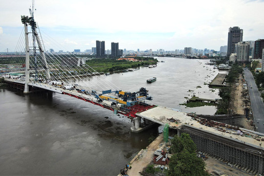 Thành phố Hồ Chí Minh: Cầu Thủ Thiêm 2 chính thức hợp long
