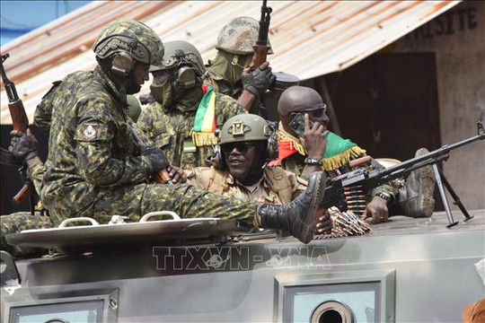 Vụ binh biến ở Guinea: Các thủ lĩnh đảo chính tuyên bố áp đặt lệnh giới nghiêm toàn quốc