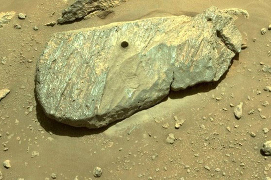 NASA xác nhận tàu Perseverance thu được mẫu vật đầu tiên trên sao Hỏa