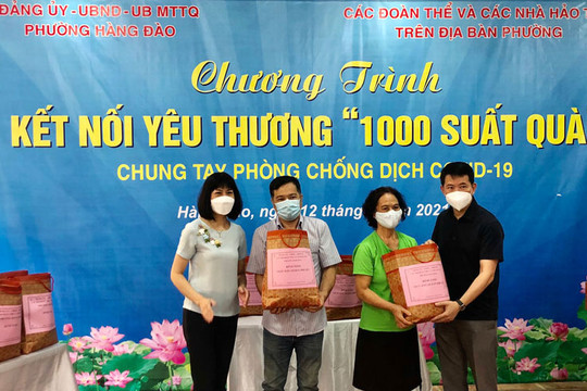 Quận Hoàn Kiếm trao 1.000 suất quà hỗ trợ người dân khó khăn