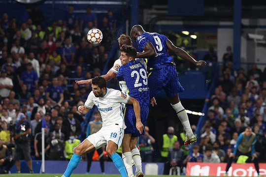 Lukaku giúp Chelsea chiến thắng, Juventus lần đầu "cất tiếng gầm"