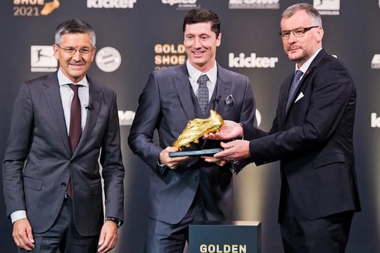 Lewandowski nhận danh hiệu Chiếc giày vàng châu Âu