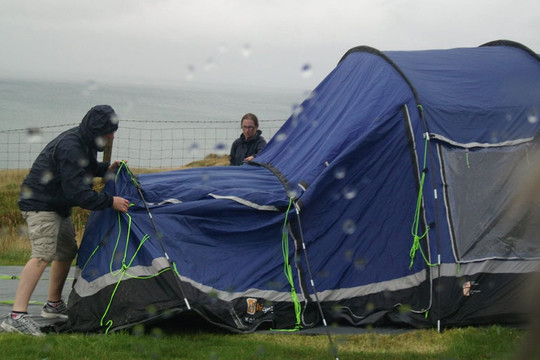Tư vấn du lịch: Kinh nghiệm cắm trại trong mùa mưa