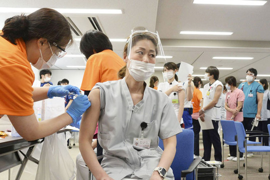 Triển khai mạnh mẽ chiến dịch tiêm chủng vắc xin phòng Covid-19: Châu Á nỗ lực vươn lên