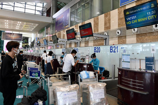 Sân bay Nội Bài siết chặt phòng, chống dịch khi khai thác trở lại chuyến bay thương mại