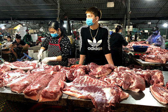 Khẩn trương tìm ra giải pháp hỗ trợ tiêu thụ, dần bình ổn giá thịt lợn