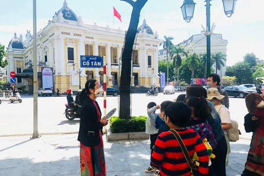 Khai trương tour đi bộ ''Kiến trúc Pháp trong lòng Hà Nội'', khởi động du lịch Thủ đô