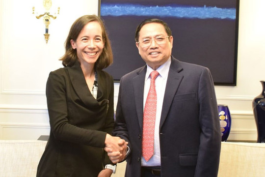 Thủ tướng Phạm Minh Chính tiếp Giám đốc điều hành Chương trình Tiếp cận vắc xin toàn cầu COVAX