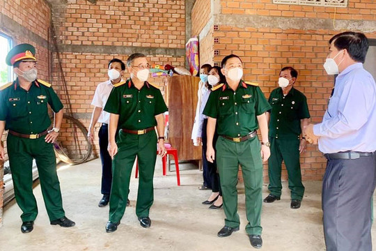 Bộ Tư lệnh thành phố Hồ Chí Minh bàn giao 10 căn nhà cho người dân ở Long An