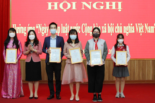 Các quận Cầu Giấy, Hoàn Kiếm hưởng ứng Ngày Pháp luật Việt Nam năm 2021