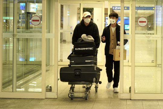 Hậu vệ Đoàn Văn Hậu đã tới Hàn Quốc, chuẩn bị phẫu thuật chữa trị chấn thương