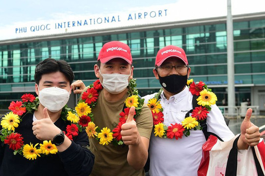 Phú Quốc đón hơn 200 du khách Hàn Quốc sau 2 năm đóng cửa