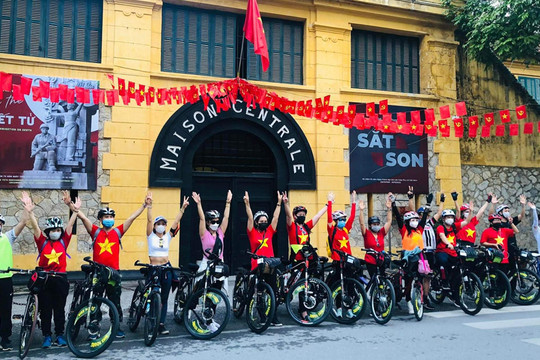 Ra mắt chùm tour khám phá Hà Nội bằng xe đạp