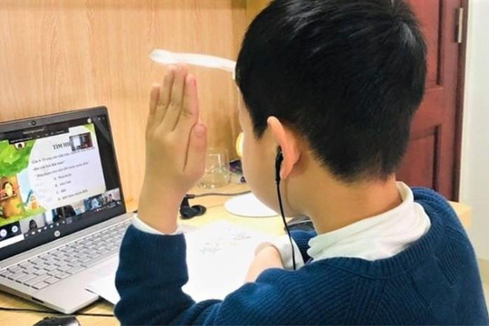 Bác sĩ tại nhà: Thực phẩm bảo vệ mắt cho trẻ khi học trực tuyến
