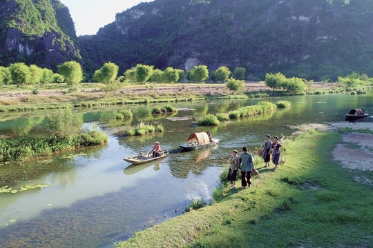 Thiếu phim trường, nhà làm phim long đong