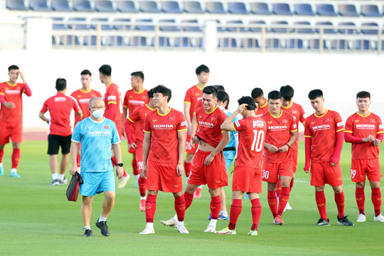 Đội tuyển Việt Nam hứng khởi trong buổi tập trên sân Bà Rịa - Vũng Tàu