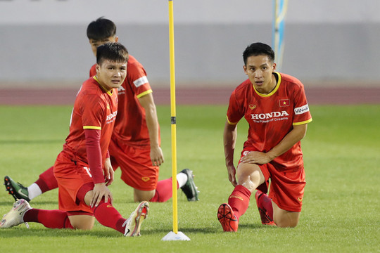 Tiền vệ Đỗ Hùng Dũng bắt nhịp nhanh trong ngày đầu trở lại tập luyện cùng đội tuyển Việt Nam