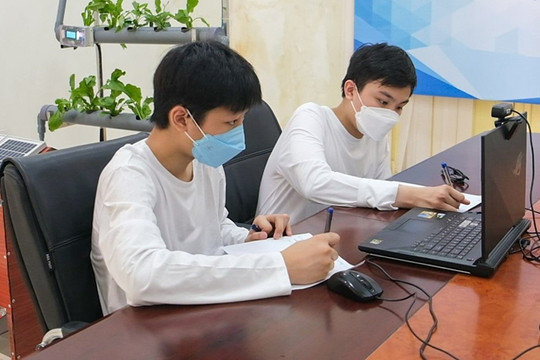 Ba thí sinh Hà Nội đoạt giải Nhất Hội thi tin học trẻ toàn quốc năm 2021