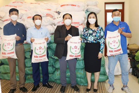 Hỗ trợ 5.500kg gạo cho các hộ trong khu phong tỏa Covid-19