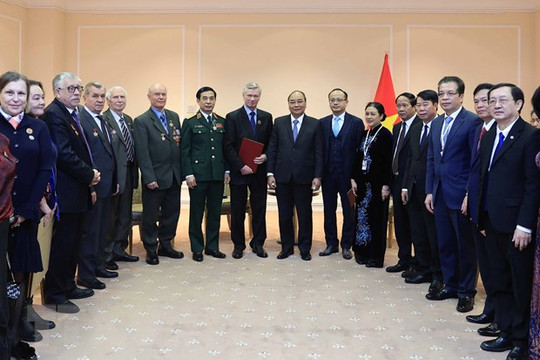 Chủ tịch nước Nguyễn Xuân Phúc gặp gỡ Hội hữu nghị Nga-Việt và Hội Cựu chiến binh Nga thời chiến tranh tại Việt Nam