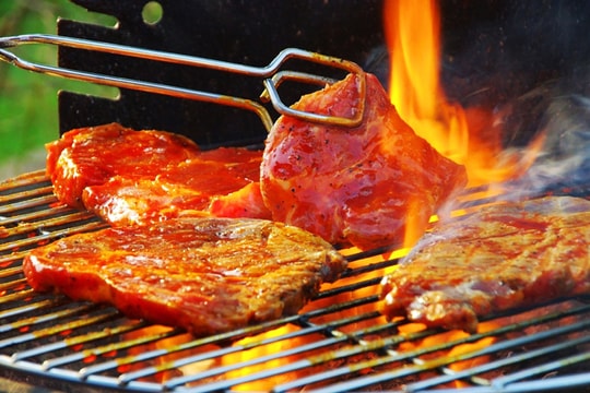 Nhiều nguy hại khi ăn thịt nướng thường xuyên