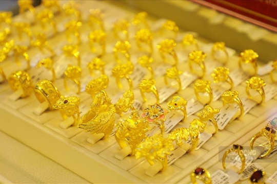 Đầu tuần, giá vàng tăng vọt lên mức 61,5 triệu đồng/lượng