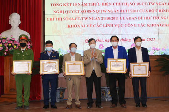 Huyện ủy Quốc Oai khen thưởng 97 tập thể, cá nhân có thành tích về công tác khoa giáo