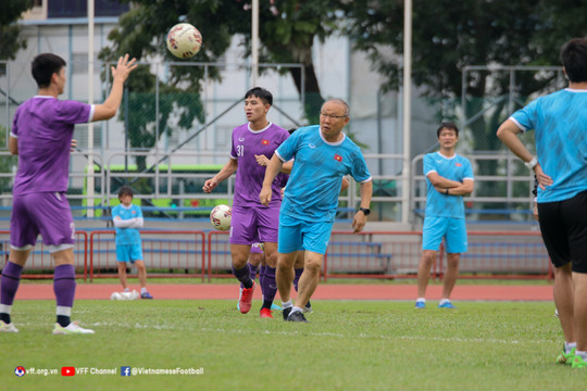 Đội tuyển Việt Nam rèn chiến thuật, chuẩn bị cho trận gặp đội tuyển Thái Lan