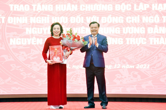 Trao tặng Huân chương Độc lập hạng Nhì và quyết định nghỉ hưu đối với đồng chí Ngô Thị Thanh Hằng