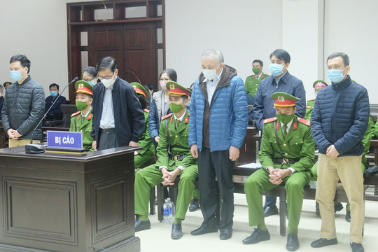 Tạm hoãn phiên tòa xét xử nguyên Chủ tịch UBND thành phố Hà Nội Nguyễn Đức Chung