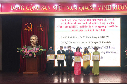 Các doanh nghiệp thuộc Đảng ủy Khối doanh nghiệp ngoài khu vực nhà nước quận Hoàn Kiếm nộp ngân sách 4.500 tỷ đồng